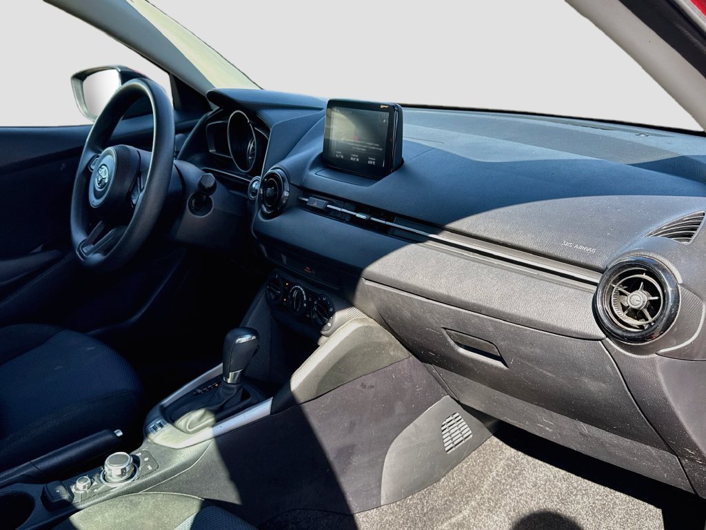 Used 2019 Toyota Yaris L FWD image 39