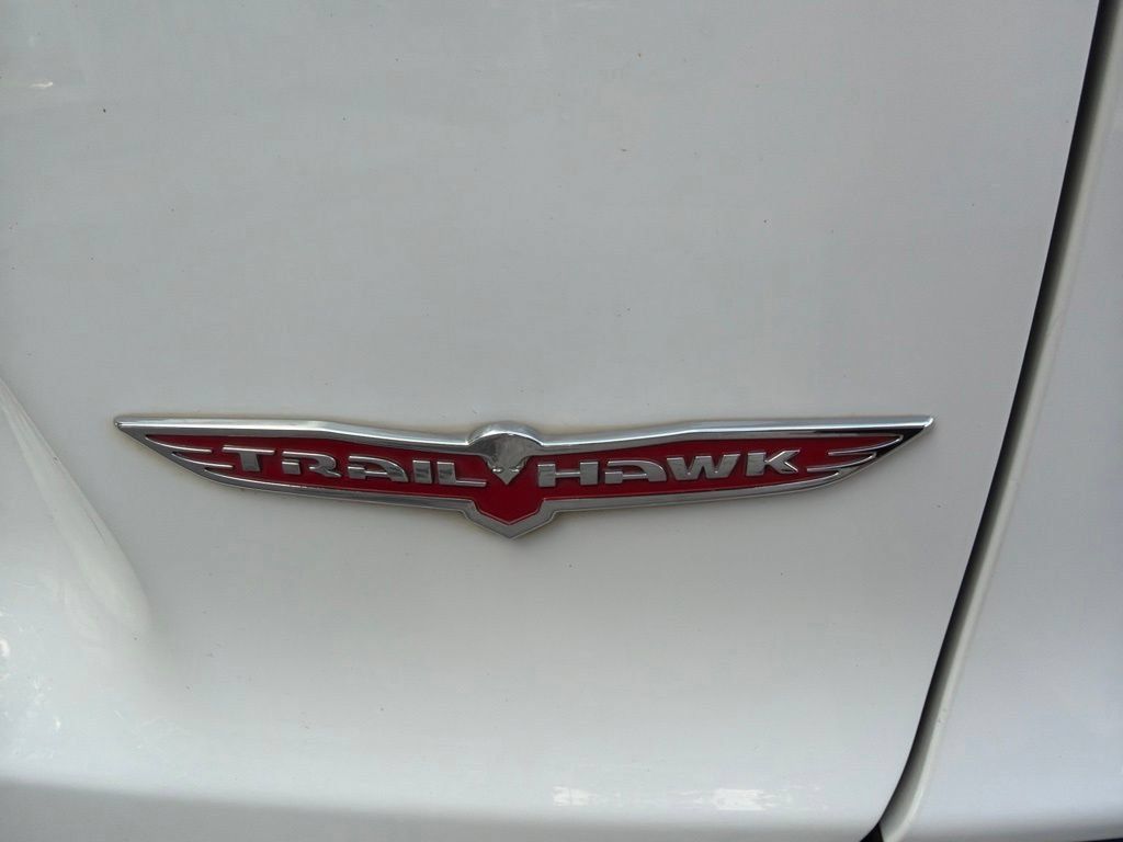 Used 2021 Jeep Cherokee Trailhawk w/ Comfort/Convenience Group AWD/4WD image 14