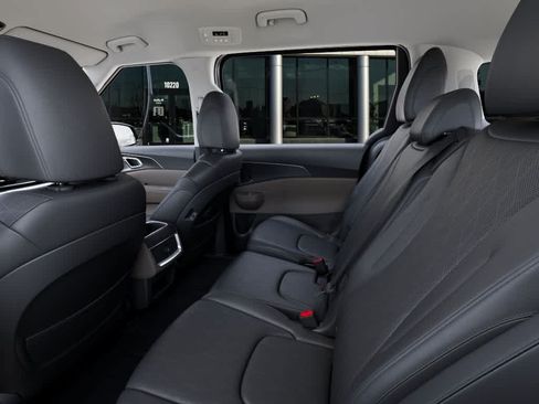 New 2026 Kia Carnival FWD image 18