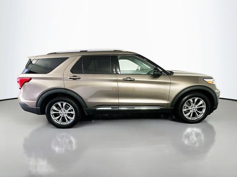 Used 2021 Ford Explorer Limited w/ Equipment Group 301A AWD/4WD image 8