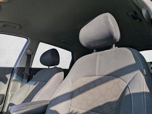 Used 2018 Kia Niro LX FWD image 9