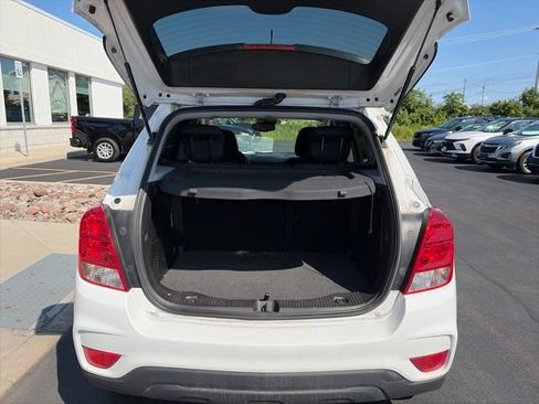 Used 2019 Chevrolet Trax LS w/ Tint and Cruise Package FWD image 9