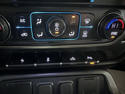 Used 2018 Chevrolet Silverado 1500 LT w/ All Star Edition image 43