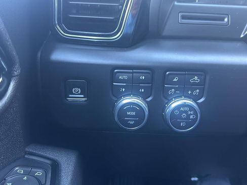 Used 2025 GMC Sierra 2500 AT4 image 23