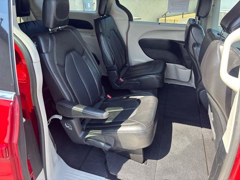 Used 2024 Chrysler Pacifica Touring-L FWD image 34