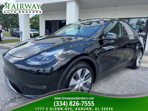 Used 2024 Tesla Model Y Long Range AWD/4WD image 2