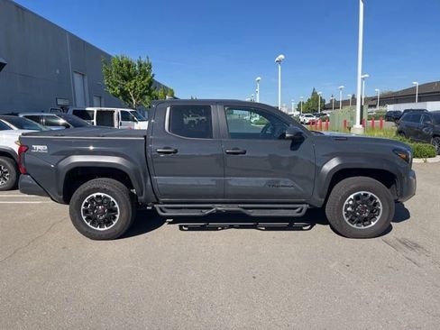 Used 2025 Toyota Tacoma TRD Off-Road w/ TRD Off Road Upgrade Package image 4