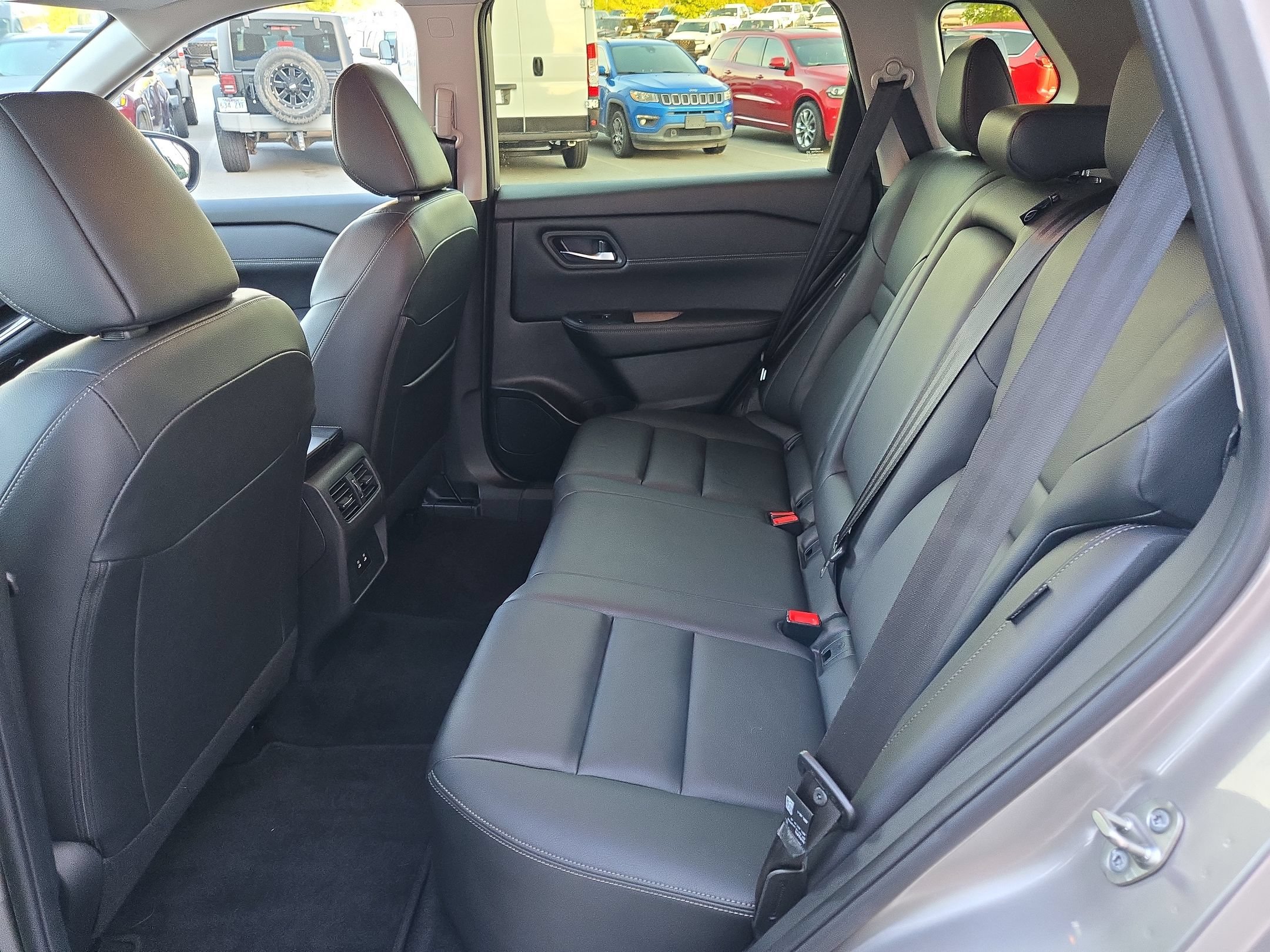 Used 2024 Nissan Rogue SL AWD/4WD image 35