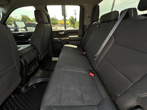 Used 2022 GMC Sierra 3500 SLE w/ SLE Value Package AWD/4WD image 9
