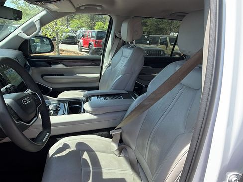 Certified 2024 Jeep Wagoneer 4WD image 17