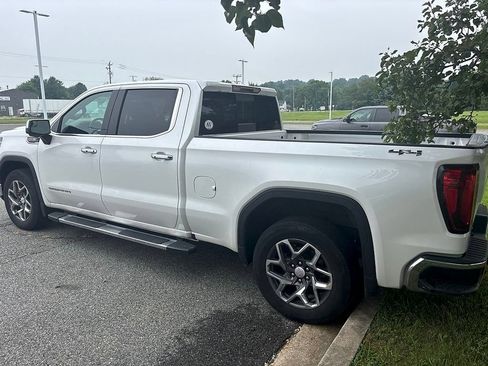 Used 2022 GMC Sierra 1500 SLT w/ SLT Convenience Package AWD/4WD image 7