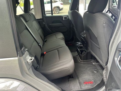 Used 2020 Jeep Wrangler Unlimited Sahara AWD/4WD image 19