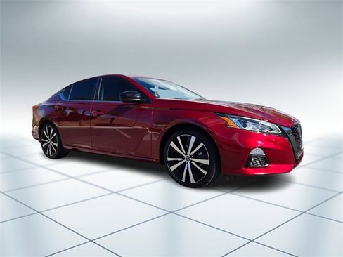 Used 2022 Nissan Altima 2.5 SR image 2