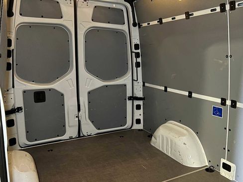 Used 2025 Mercedes-Benz Sprinter 2500 image 14