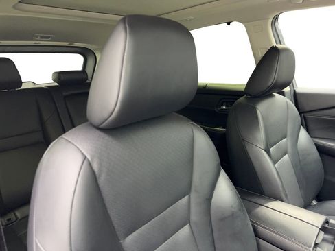 Used 2024 Nissan Rogue SV w/ SV Premium Package image 45