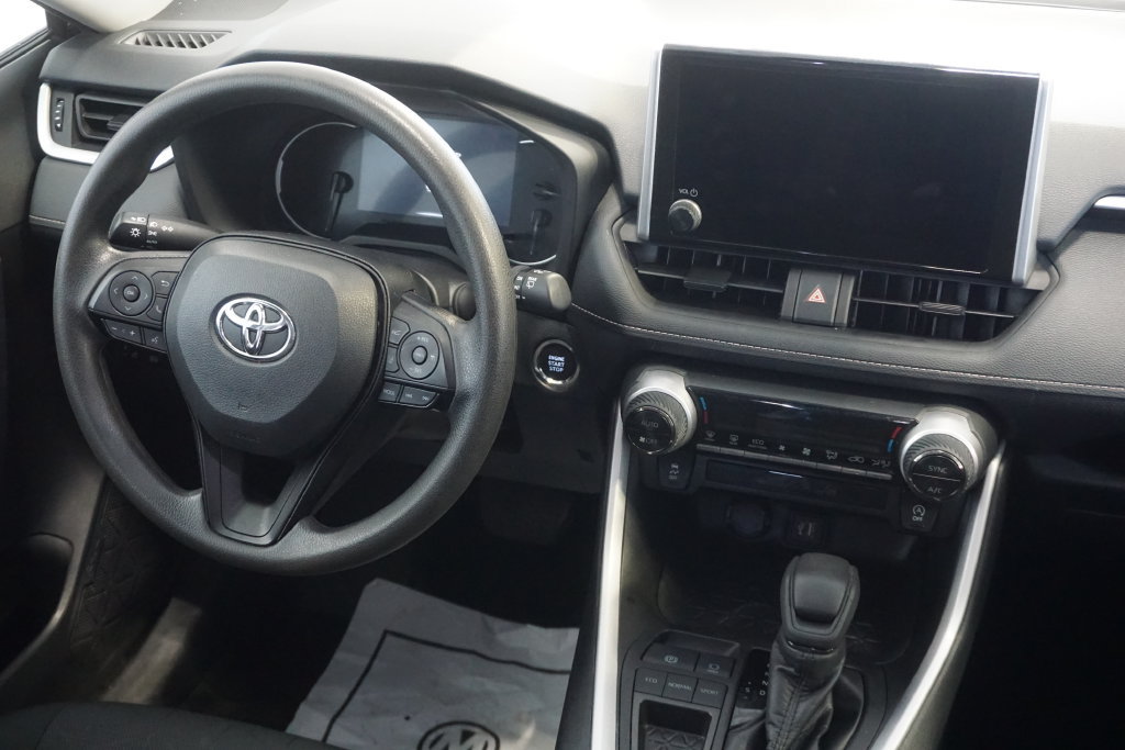 Used 2024 Toyota RAV4 XLE FWD image 25