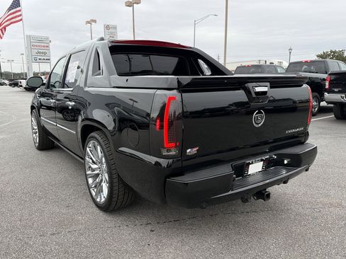 Used 2013 Cadillac Escalade EXT Premium image 7