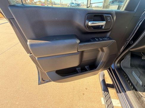 Used 2024 Chevrolet Silverado 2500 Custom w/ Custom Convenience Package image 8