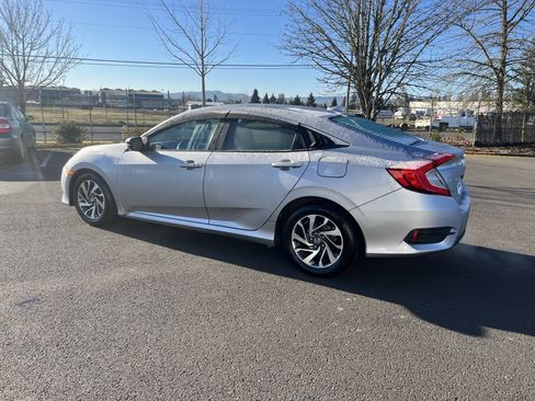 Used 2017 Honda Civic EX image 3
