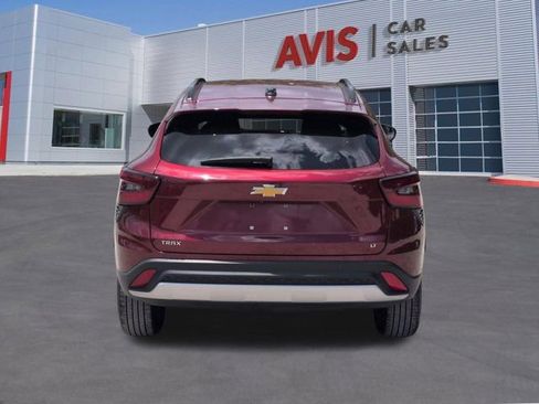 Used 2025 Chevrolet Trax LT w/ LT Convenience Package FWD image 7