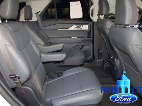 Used 2025 Ford Explorer Active w/ Active Comfort Package RWD image 14