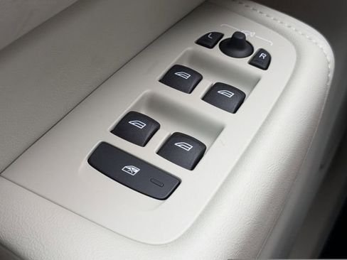 New 2025 Volvo XC60 T8 Core w/ Climate Package image 29