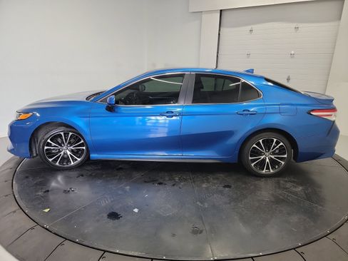 Used 2020 Toyota Camry SE FWD image 4