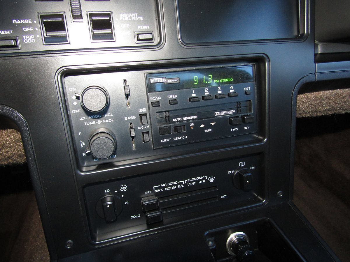 Used 1985 Chevrolet Corvette Coupe RWD image 15
