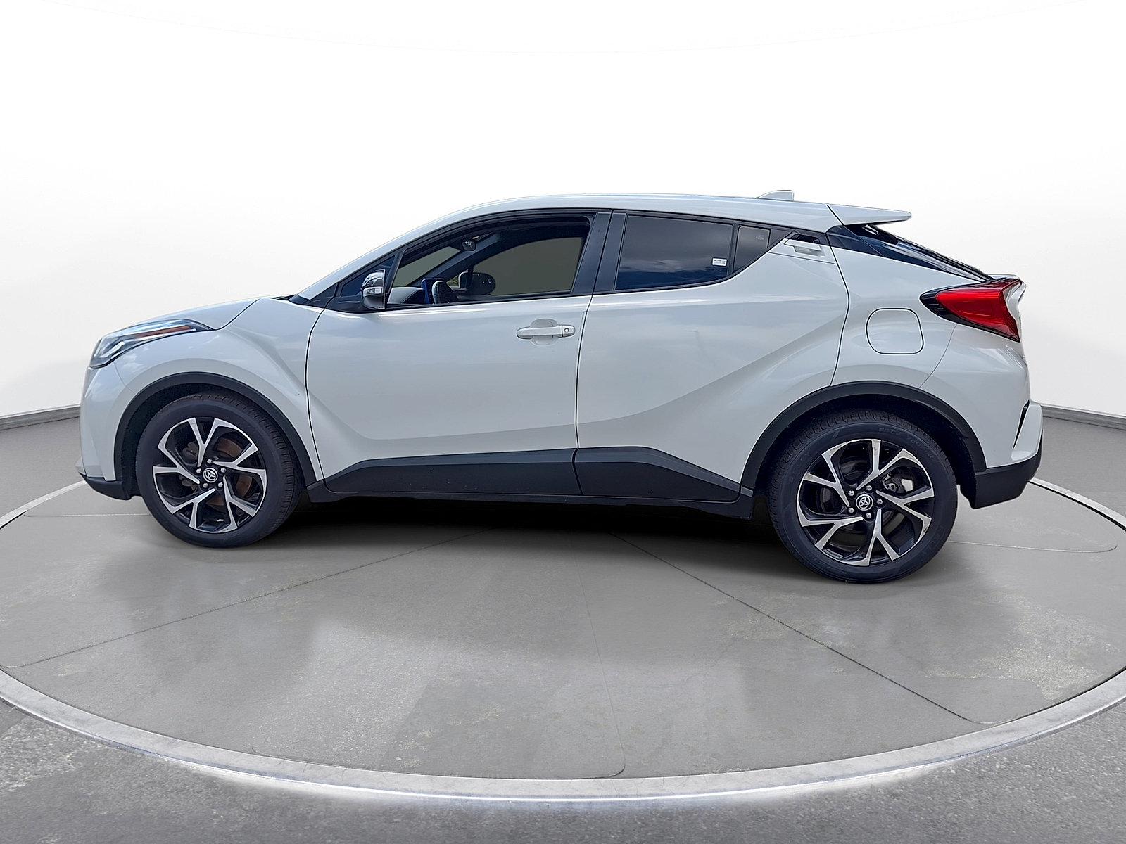 Used 2021 Toyota C-HR XLE FWD image 5
