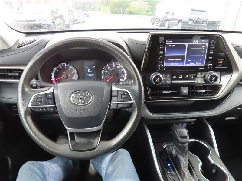 Used 2022 Toyota Highlander L FWD image 16