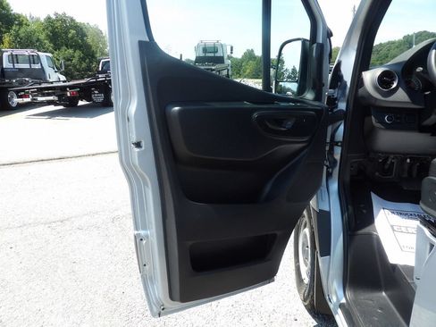 Used 2025 Mercedes-Benz Sprinter 2500 image 14