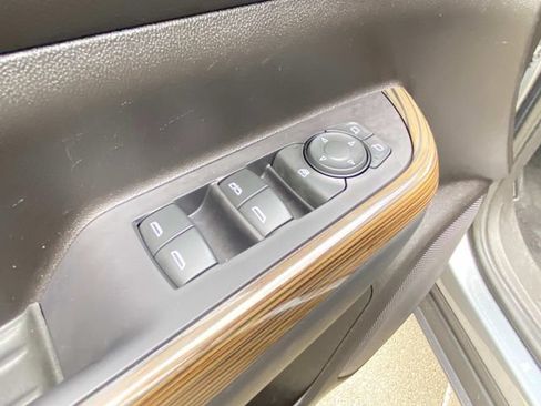 Used 2022 GMC Acadia SLE FWD image 14