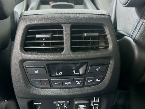 Certified 2022 Honda Pilot Touring image 22