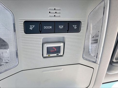 Used 2025 Toyota RAV4 XLE FWD image 33