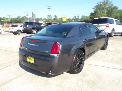 Used 2019 Chrysler 300 Touring w/ Sport Appearance Package RWD image 11