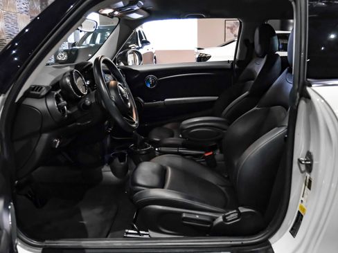 Used 2015 MINI Cooper 2-Door Hardtop image 3