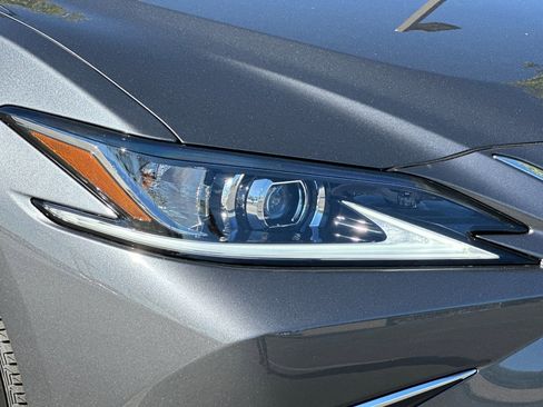 Certified 2025 Lexus ES 350 image 11