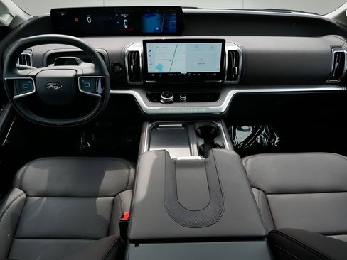 Used 2025 Ford Expedition Platinum AWD/4WD image 14