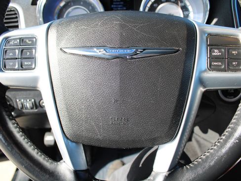 Used 2014 Chrysler 300 image 14
