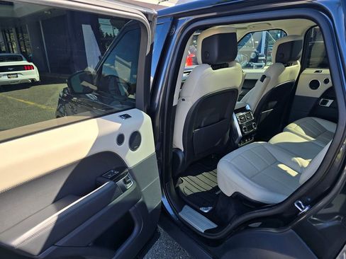 Used 2021 Land Rover Range Rover Sport HSE image 15