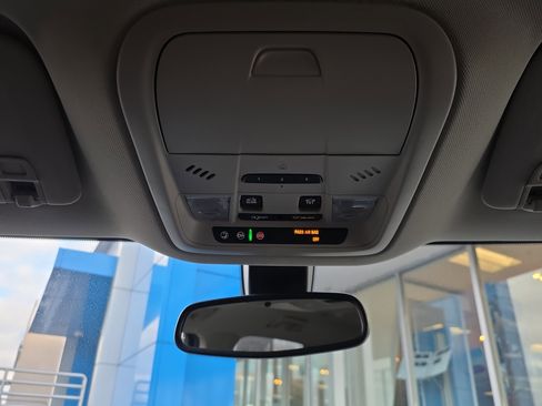 Used 2018 Buick Enclave Essence image 23