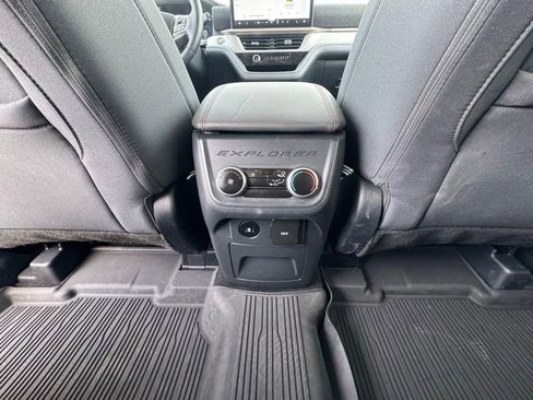 Used 2025 Ford Explorer Active AWD/4WD image 16