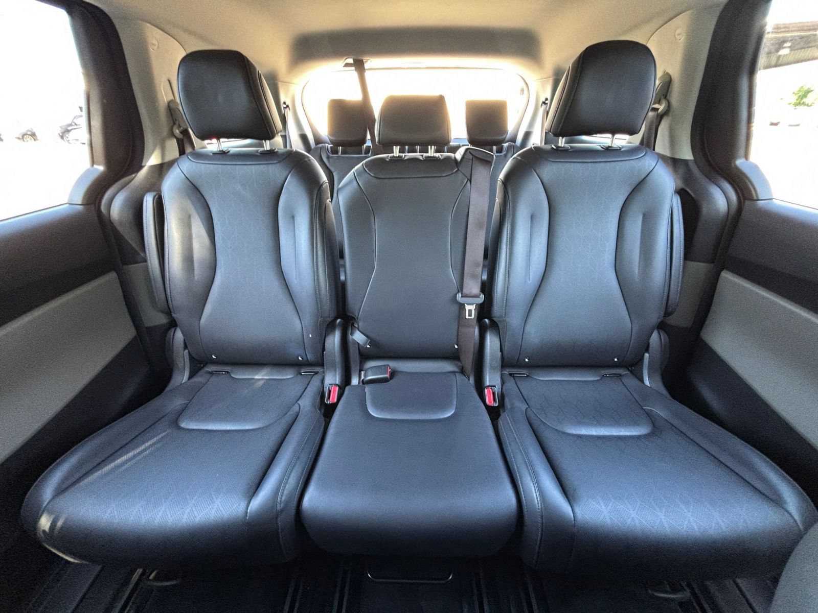Used 2026 Kia Carnival FWD image 40
