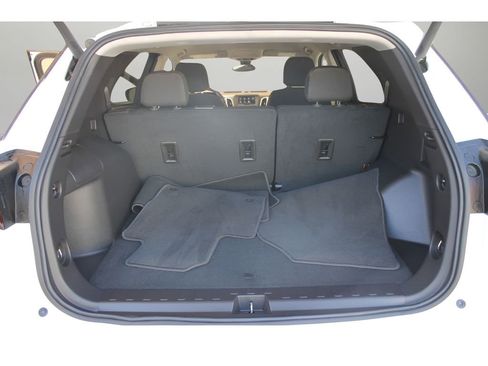 Used 2023 Chevrolet Equinox LS image 14