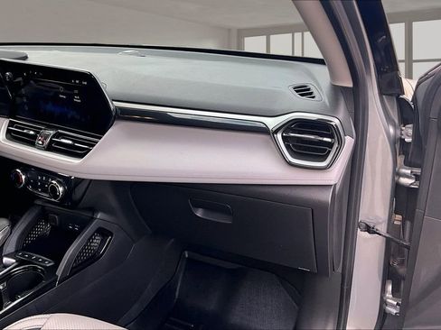 Used 2024 Chevrolet TrailBlazer LT w/ LT Cold Weather Package FWD image 25