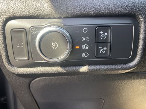 Used 2022 Ford Explorer XLT w/ Equipment Group 202A image 21