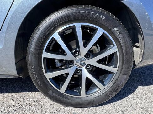 Used 2017 Volkswagen Jetta SE image 8