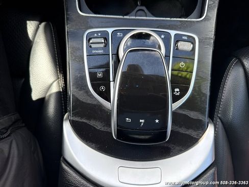 Used 2019 Mercedes-Benz GLC 300 4MATIC image 25