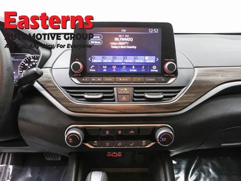 Used 2025 Nissan Altima 2.5 SV FWD image 12