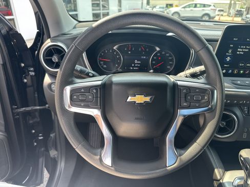 Used 2025 Chevrolet Blazer LT FWD image 11